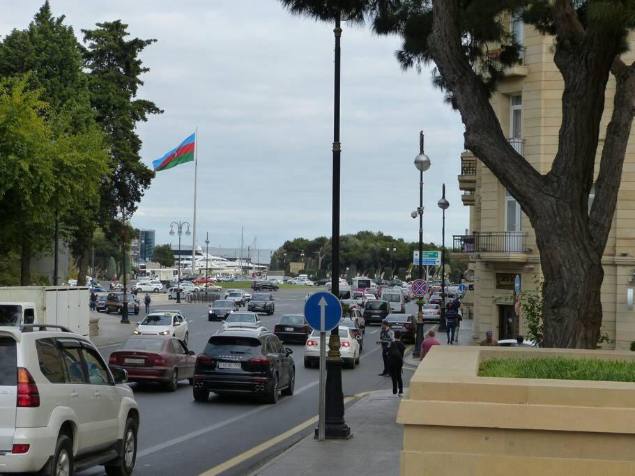 Live-Inn Stunning Apartment On Azneft Sq With President Palace & Old City Views 巴库 外观 照片