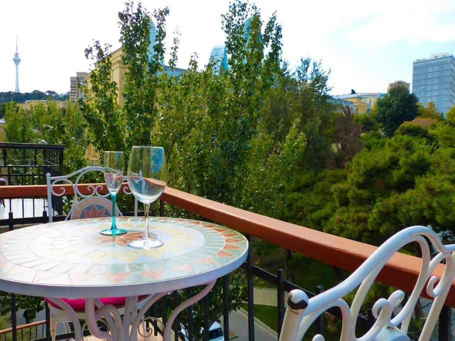 Live-Inn Stunning Apartment On Azneft Sq With President Palace & Old City Views 巴库 外观 照片