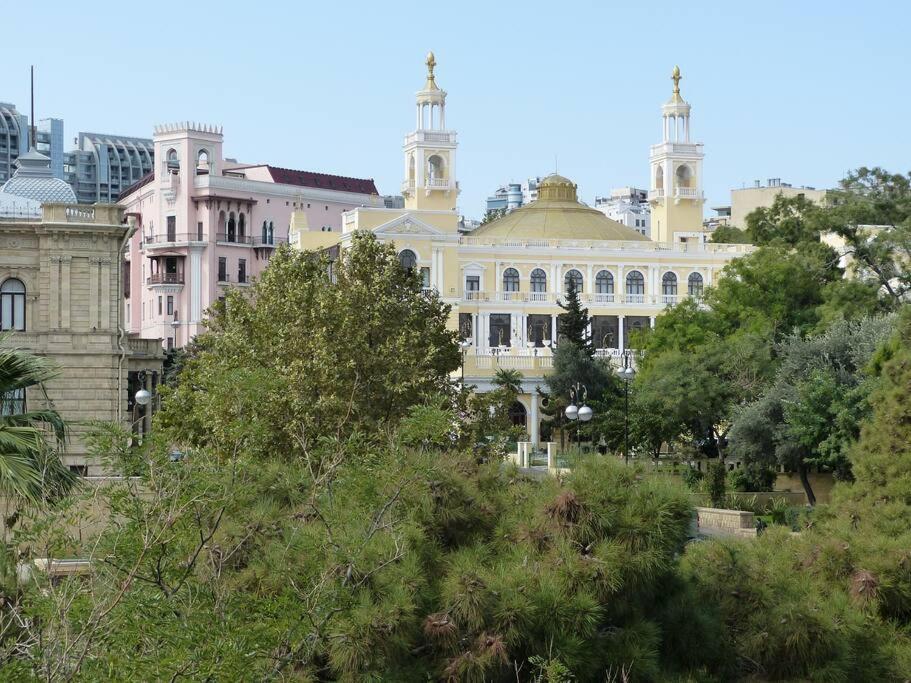Live-Inn Stunning Apartment On Azneft Sq With President Palace & Old City Views 巴库 外观 照片