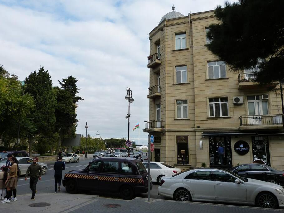 Live-Inn Stunning Apartment On Azneft Sq With President Palace & Old City Views 巴库 外观 照片